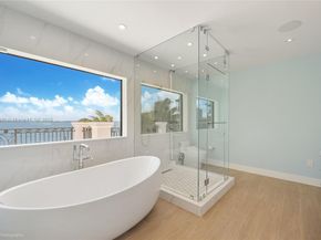 1001 N Venetian Dr, Miami FL 33139