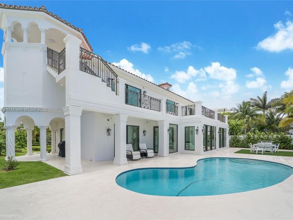 1001 N Venetian Dr, Miami FL 33139