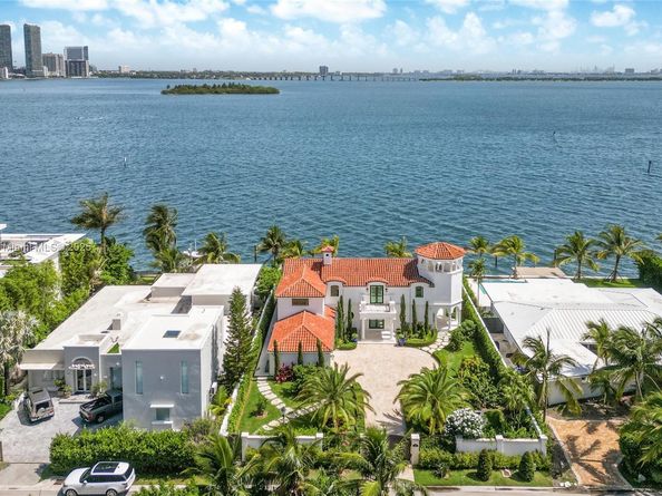 1001 N Venetian Dr, Miami FL 33139