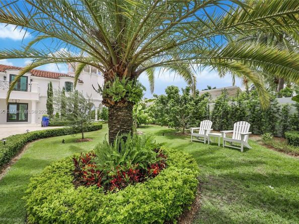 1001 N Venetian Dr, Miami FL 33139