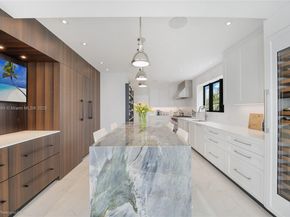 1001 N Venetian Dr, Miami FL 33139
