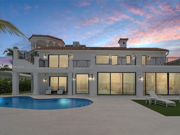 1001 N Venetian Dr, Miami FL 33139