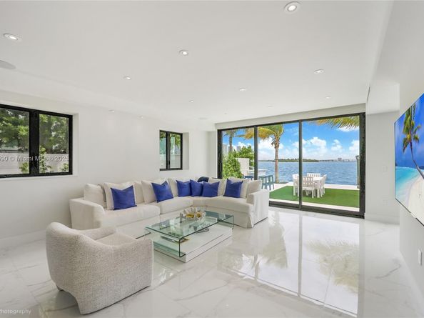 1001 N Venetian Dr, Miami FL 33139