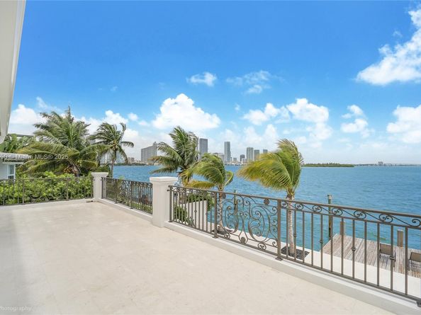 1001 N Venetian Dr, Miami FL 33139