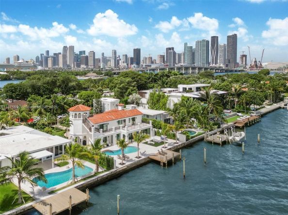 1001 N Venetian Dr, Miami FL 33139