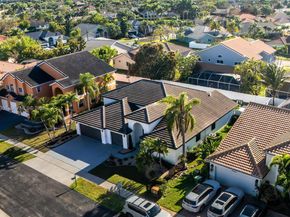 930 NW 197th Ave, Pembroke Pines FL 33029