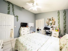 930 NW 197th Ave, Pembroke Pines FL 33029