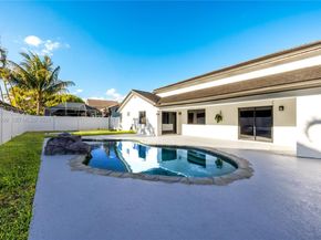 930 NW 197th Ave, Pembroke Pines FL 33029