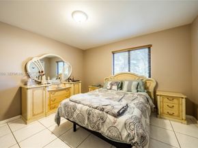 930 NW 197th Ave, Pembroke Pines FL 33029