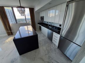 92 SW 3rd 3605, Miami FL 33130