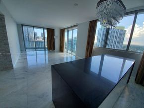 92 SW 3rd 3605, Miami FL 33130