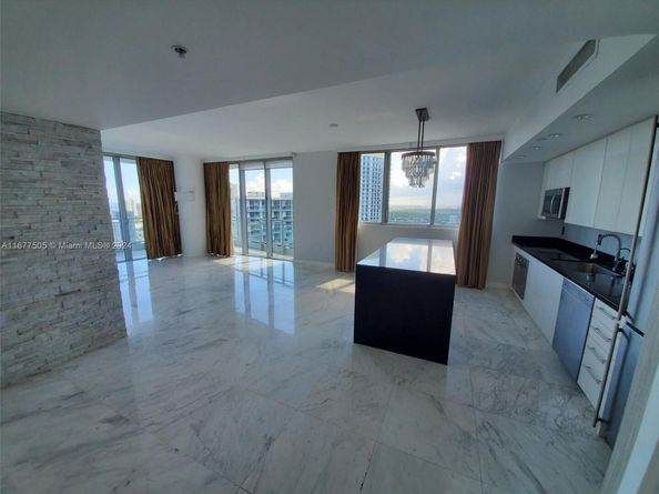 92 SW 3rd 3605, Miami FL 33130