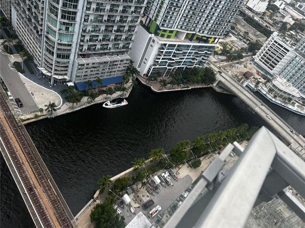 92 SW 3rd 3605, Miami FL 33130