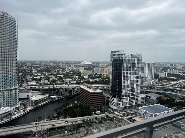 92 SW 3rd 3605, Miami FL 33130