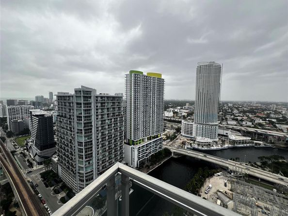 92 SW 3rd 3605, Miami FL 33130
