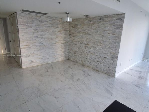 92 SW 3rd 3605, Miami FL 33130