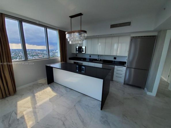 92 SW 3rd 3605, Miami FL 33130