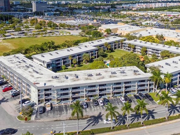 300 Layne Blvd 311, Hallandale Beach FL 33009