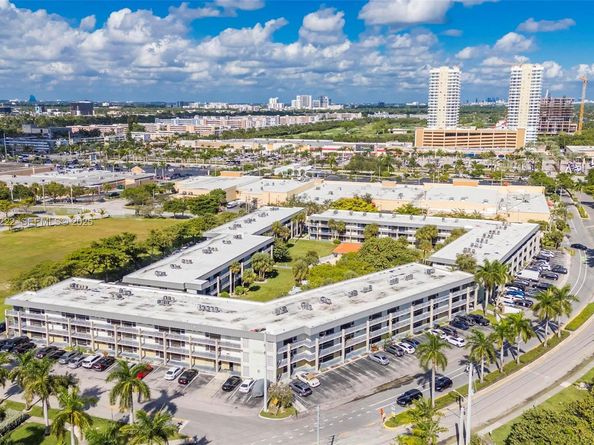 300 Layne Blvd 311, Hallandale Beach FL 33009