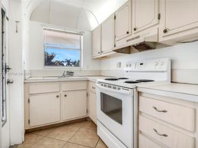 300 Layne Blvd 311, Hallandale Beach FL 33009