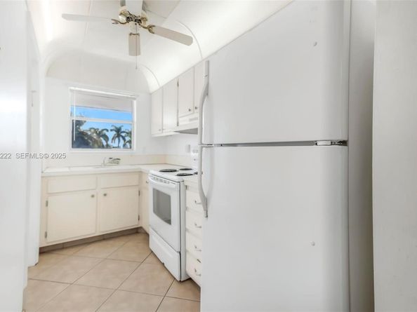 300 Layne Blvd 311, Hallandale Beach FL 33009