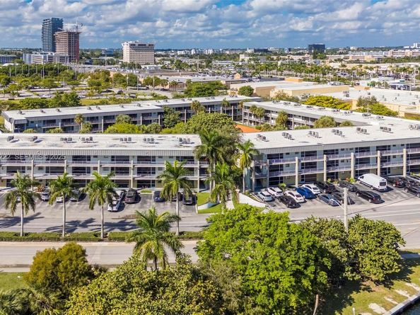 300 Layne Blvd 311, Hallandale Beach FL 33009