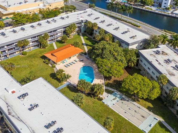 300 Layne Blvd 311, Hallandale Beach FL 33009