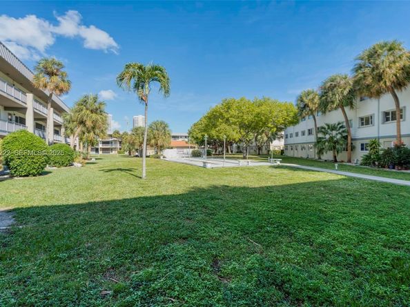 300 Layne Blvd 311, Hallandale Beach FL 33009