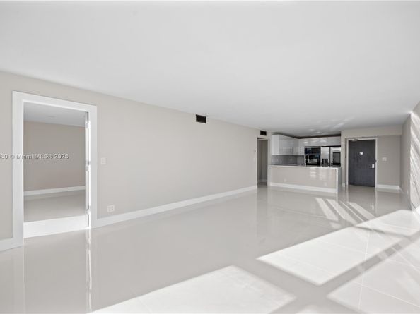 20335 W Country Club Dr 1509, Aventura FL 33180
