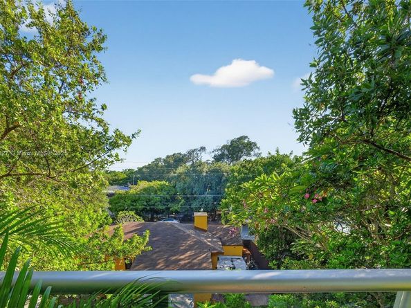 720 NE 62nd St 311, Miami FL 33138