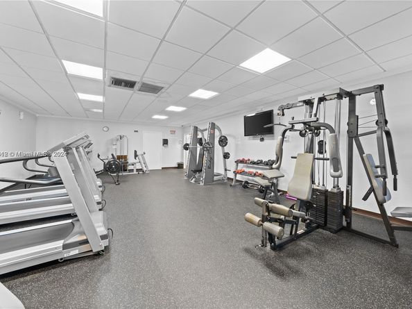 3600 NE 170th St 402, North Miami Beach FL 33160