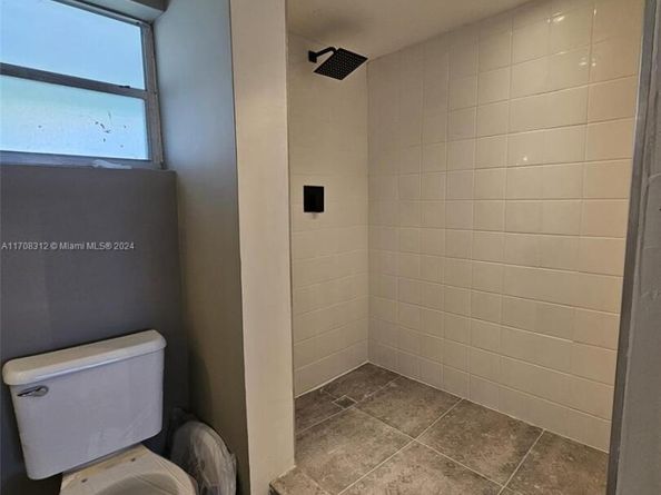 3600 NE 170th St 402, North Miami Beach FL 33160