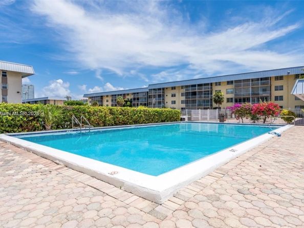 3600 NE 170th St 402, North Miami Beach FL 33160