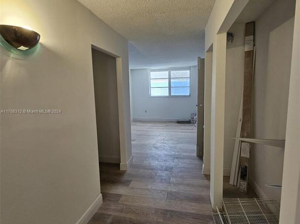 3600 NE 170th St 402, North Miami Beach FL 33160