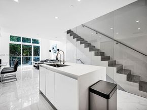 455 NE 39th St 205, Miami FL 33137