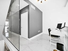 455 NE 39th St 205, Miami FL 33137
