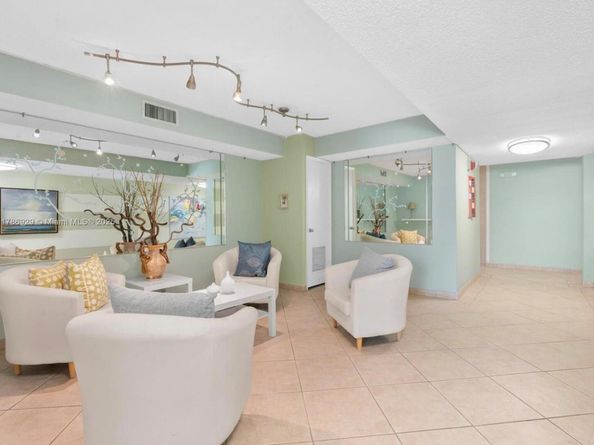 130 S Shore Dr 2F, Miami Beach FL 33141