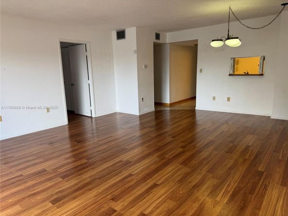 130 S Shore Dr 2F, Miami Beach FL 33141