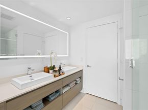 460 NE 28th St 1404, Miami FL 33137