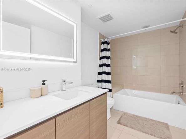 460 NE 28th St 1404, Miami FL 33137