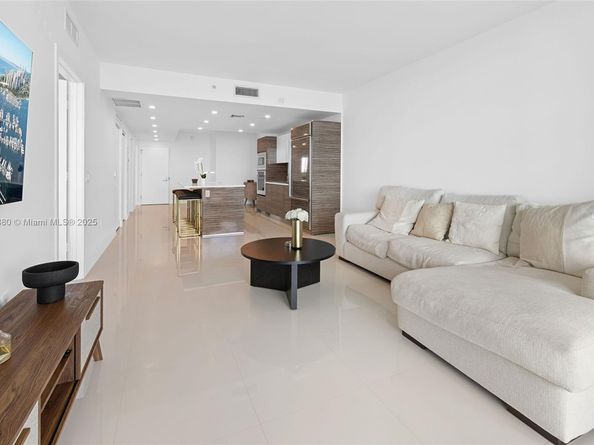 460 NE 28th St 1404, Miami FL 33137