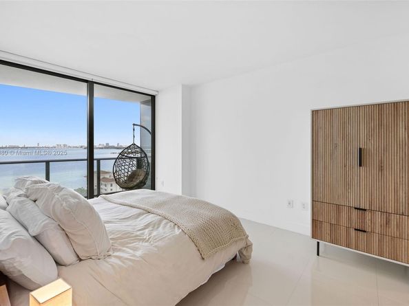 460 NE 28th St 1404, Miami FL 33137