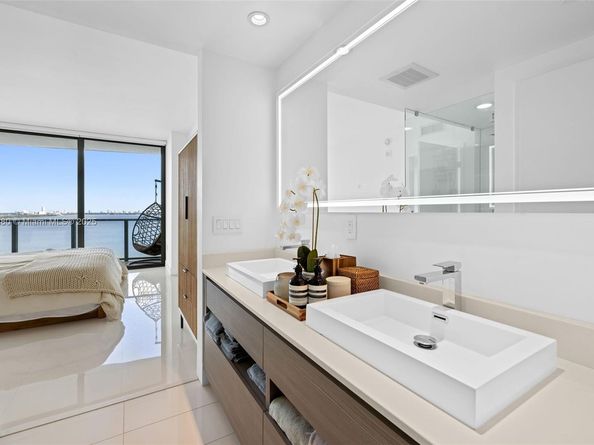 460 NE 28th St 1404, Miami FL 33137