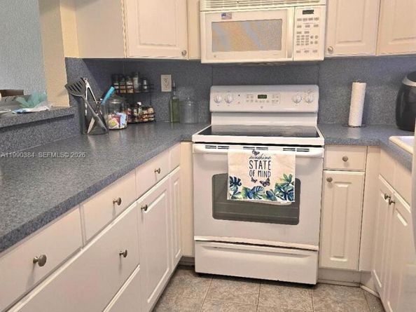 2998 E Sunrise Lakes Dr 111, Sunrise FL 33322
