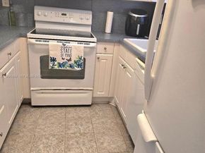 2998 E Sunrise Lakes Dr 111, Sunrise FL 33322
