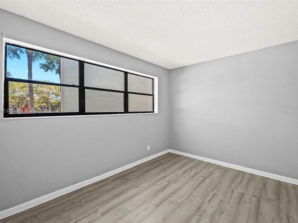 2302 S Cypress Bend Dr 210, Pompano Beach FL 33069