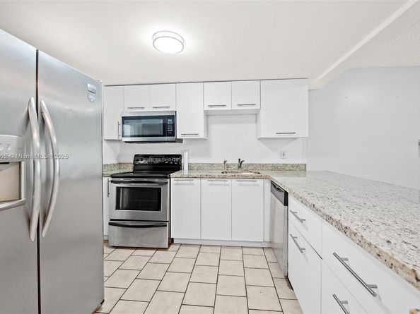 2302 S Cypress Bend Dr 210, Pompano Beach FL 33069