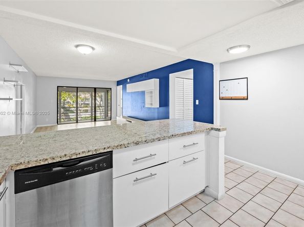 2302 S Cypress Bend Dr 210, Pompano Beach FL 33069