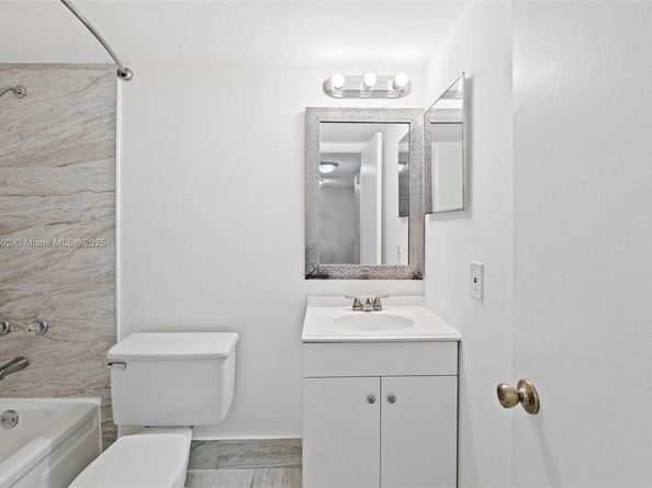 2302 S Cypress Bend Dr 210, Pompano Beach FL 33069