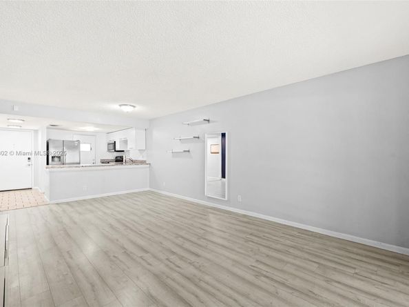 2302 S Cypress Bend Dr 210, Pompano Beach FL 33069